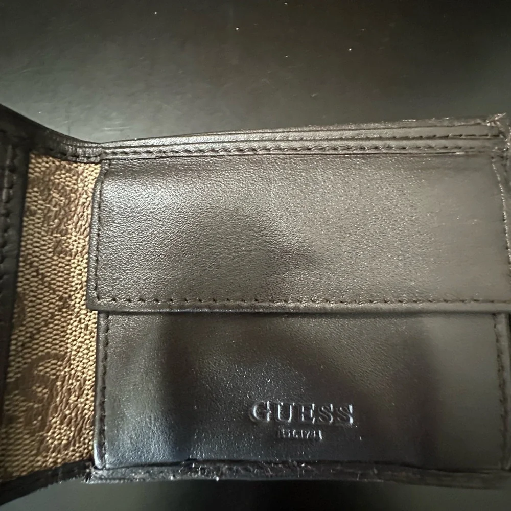 🆕Guess Men’s Bifold Leather Wallet